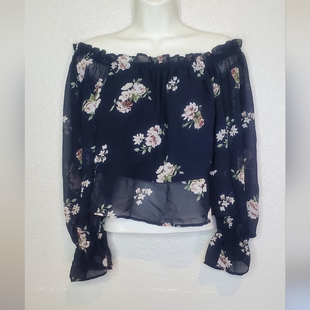 💚5/$25 GUESS Navy Floral Off The Shoulder Ruffled Sheer Sleeve Crop Top Blouse
